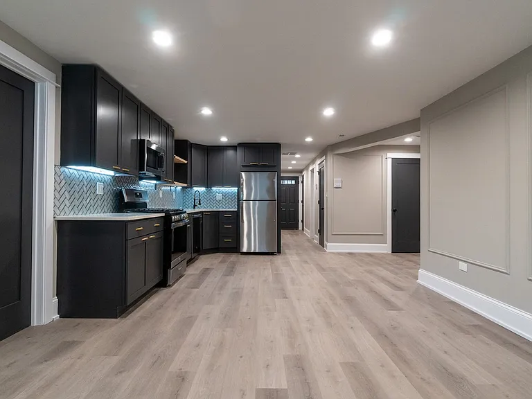 Pf Arg 5400 N. Paulina — Photo 9