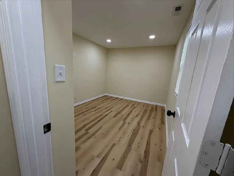 2306 Vermont St — Photo 10