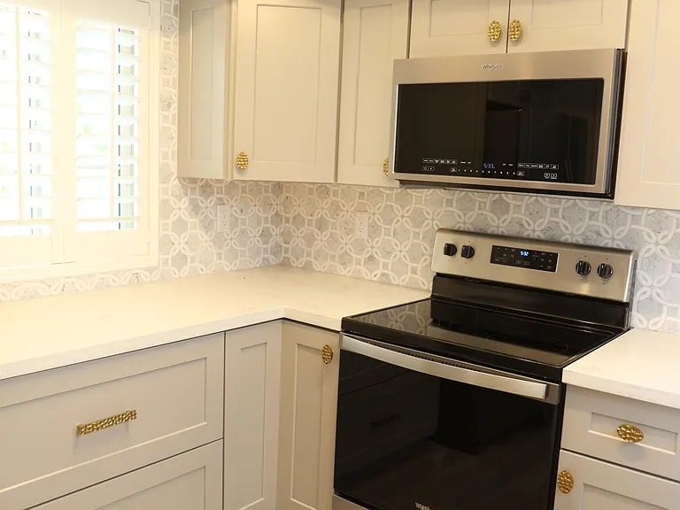 2020 W Union Hills Dr — Photo 2