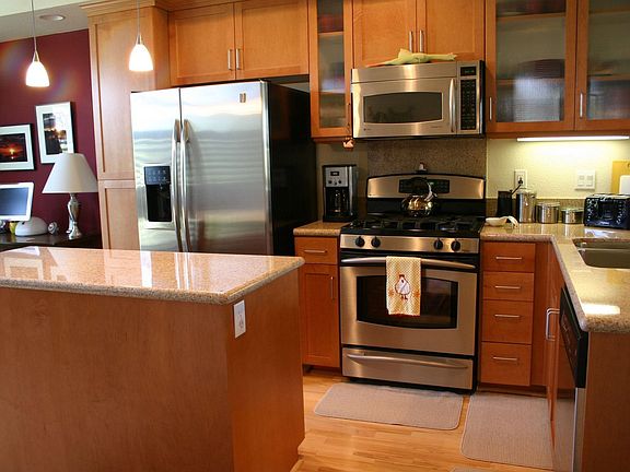 Kitchen w/ Upgrades
