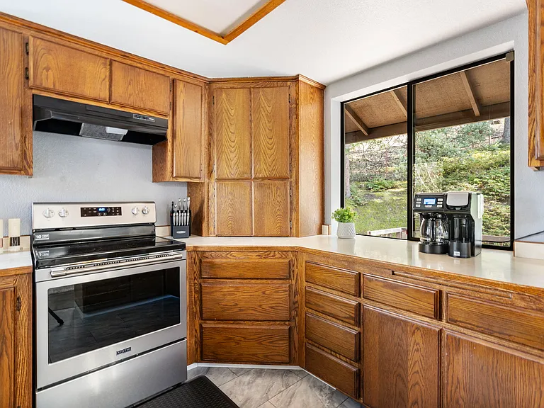 1634 NE Terrace Dr — Photo 8