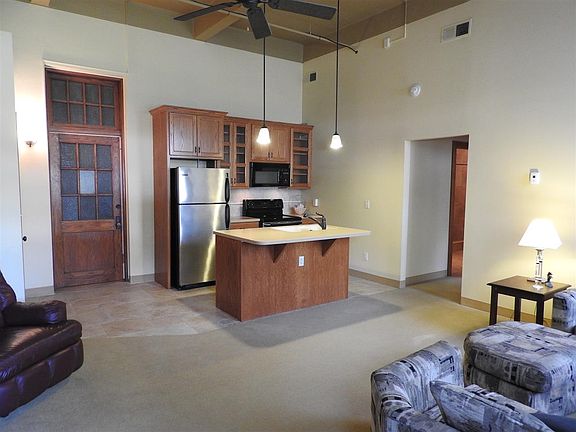 2nd image of 519 Owen St Unit 4