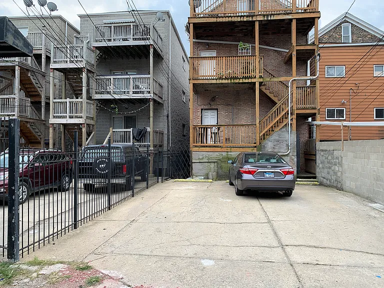 1522 W Superior St #1 — Photo 27