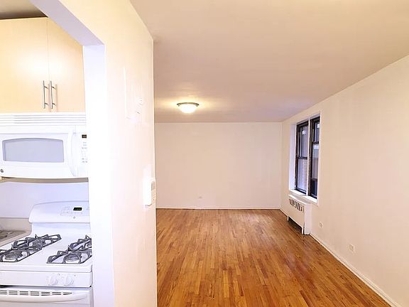 4th image of 14345 Sanford Ave APT 206