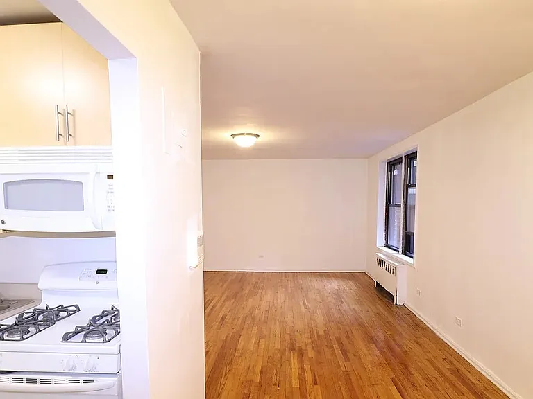 14345 Sanford Ave #206 — Photo 4