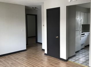393 Ann St APT 5, South Elgin, IL 60177