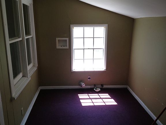 5th image of 207 N Harney St