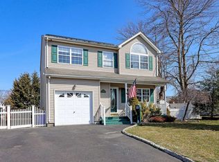 597 Outlook Ave, West Babylon, NY 11704