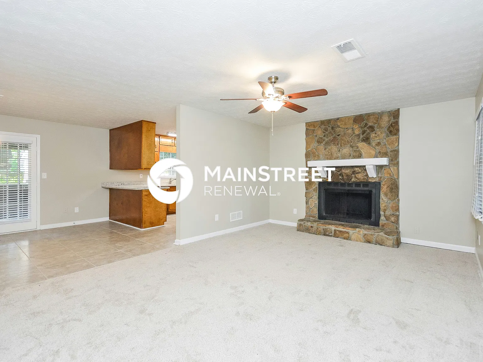 525 Ivy Ln — Photo 3