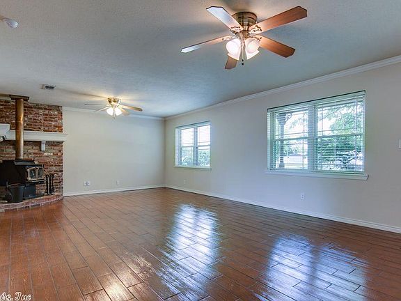 4th image of 11 Sheri Ln