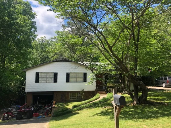 214 Oak Dr W, Trussville, AL 35173