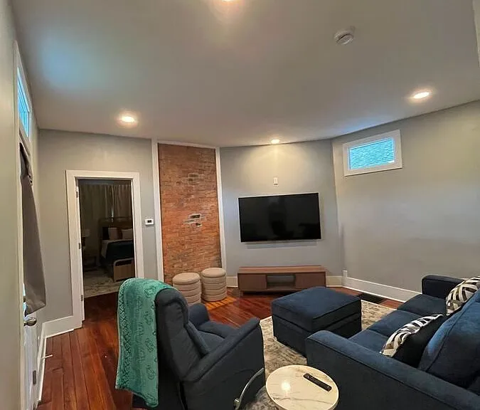 529 Lindsey St — Photo 3