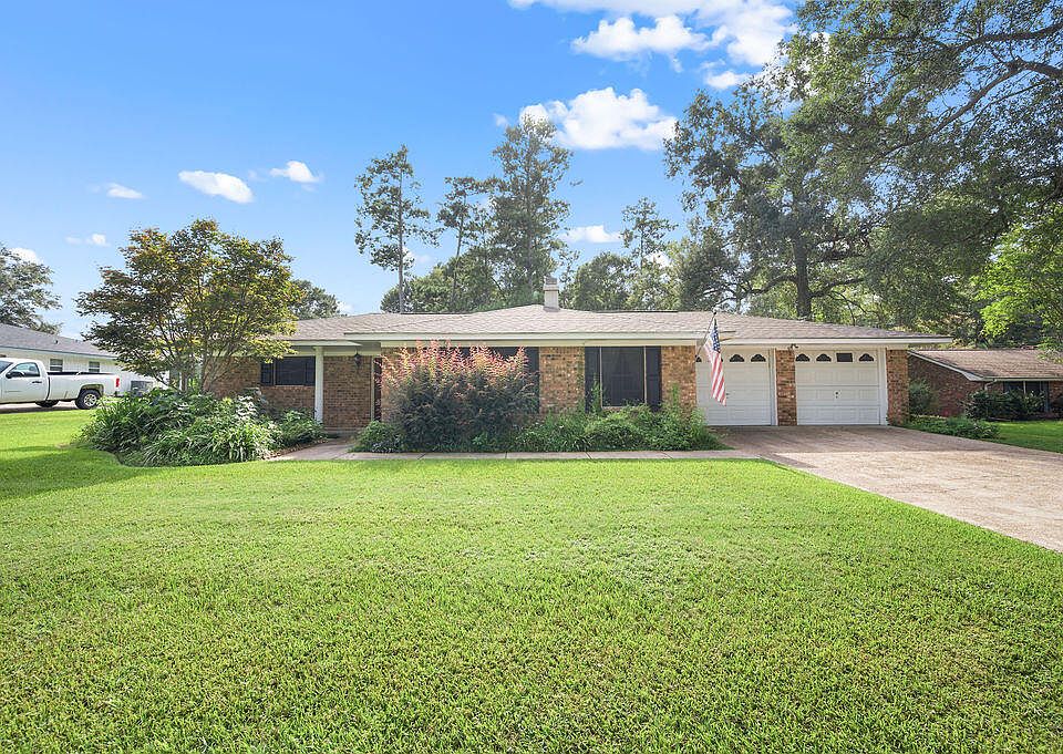 1st image of 810 Chinquapin Dr