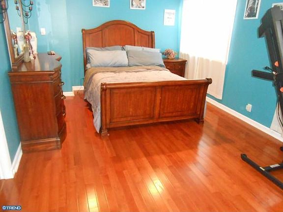 5th image of 11617 Gifford Ave