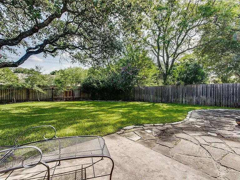 7414 Whistlestop Dr — Photo 27