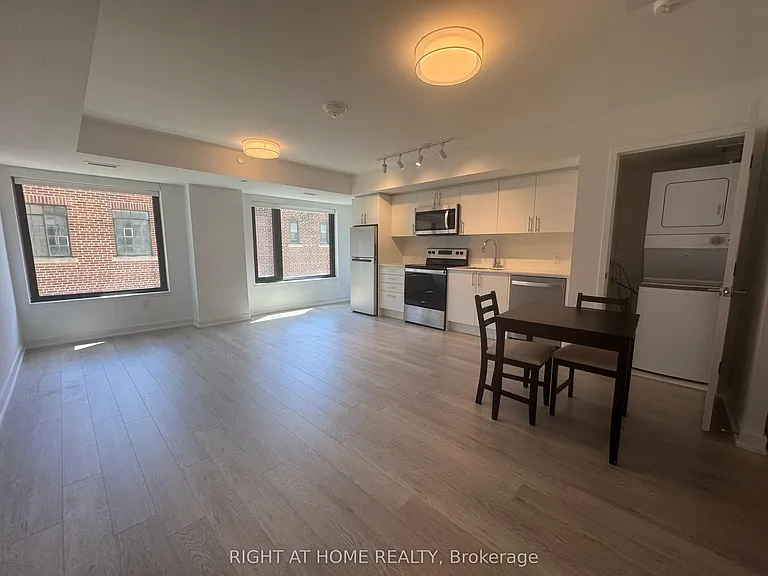 3 Strathgowan Ave #322 — Photo 8