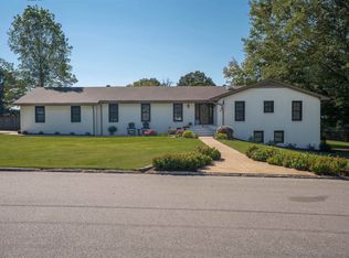 914 Pebble Springs Dr, Bolivar, TN 38008