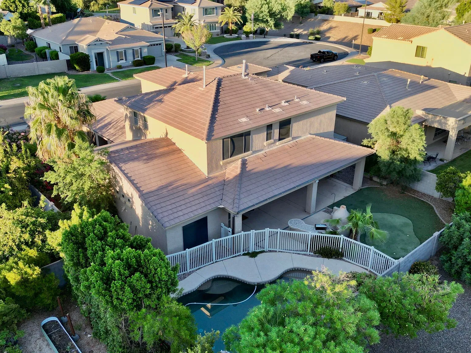 5 bed, 3.5 bath, 3787 sqft, $4,100 — Photo 2
