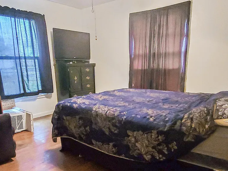 841 E North St — Photo 6