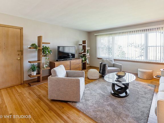 3rd image of 1431 Balmoral Ave APT 2N
