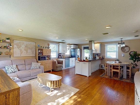 3rd image of 200 Brook Street