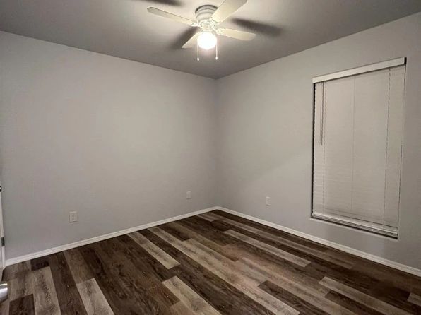 8614 10th Pl