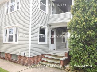 2129 Waterbury Rd, Lakewood, OH 44107