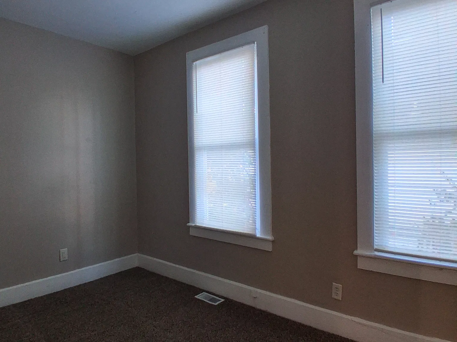 3 Bedroom, 2 Bathroom — Photo 4