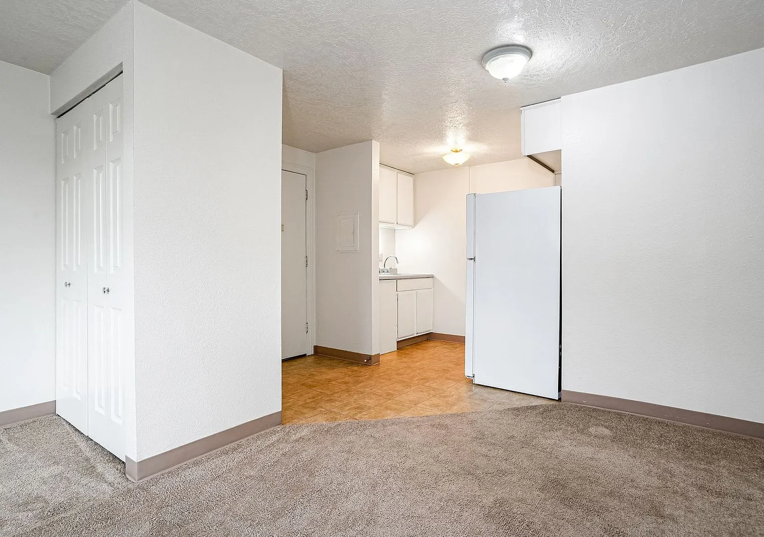286-Maple Square Apartments — Photo 2