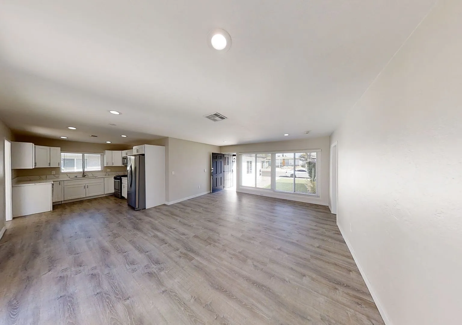 Beautiful 7BD/4BA on Mary — Photo 2