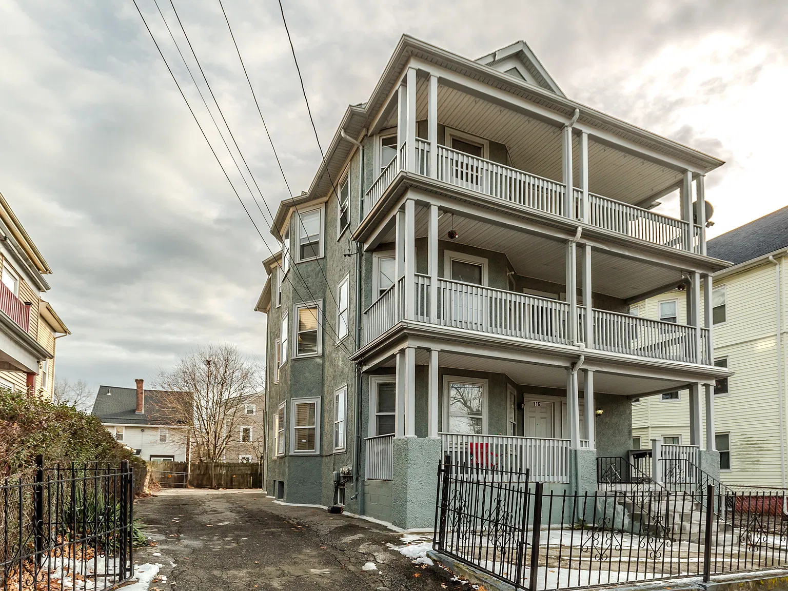 3 bed, 1208 sqft, $1,850 — Photo 1