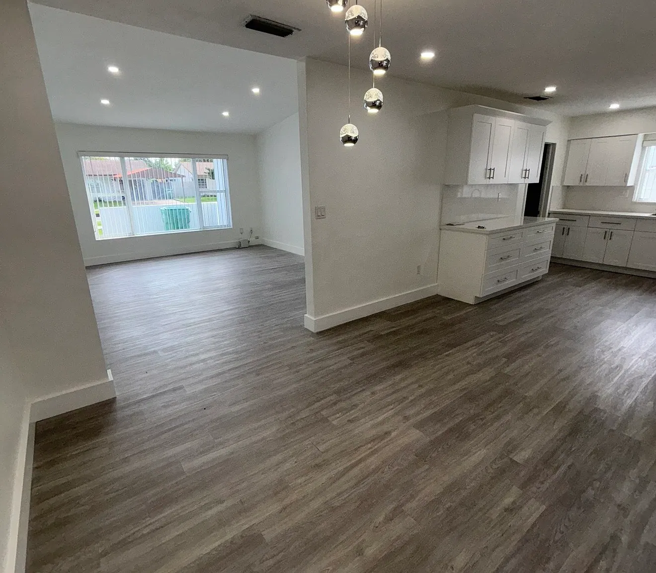 3 bed, 1367 sqft, $3,350 — Photo 4