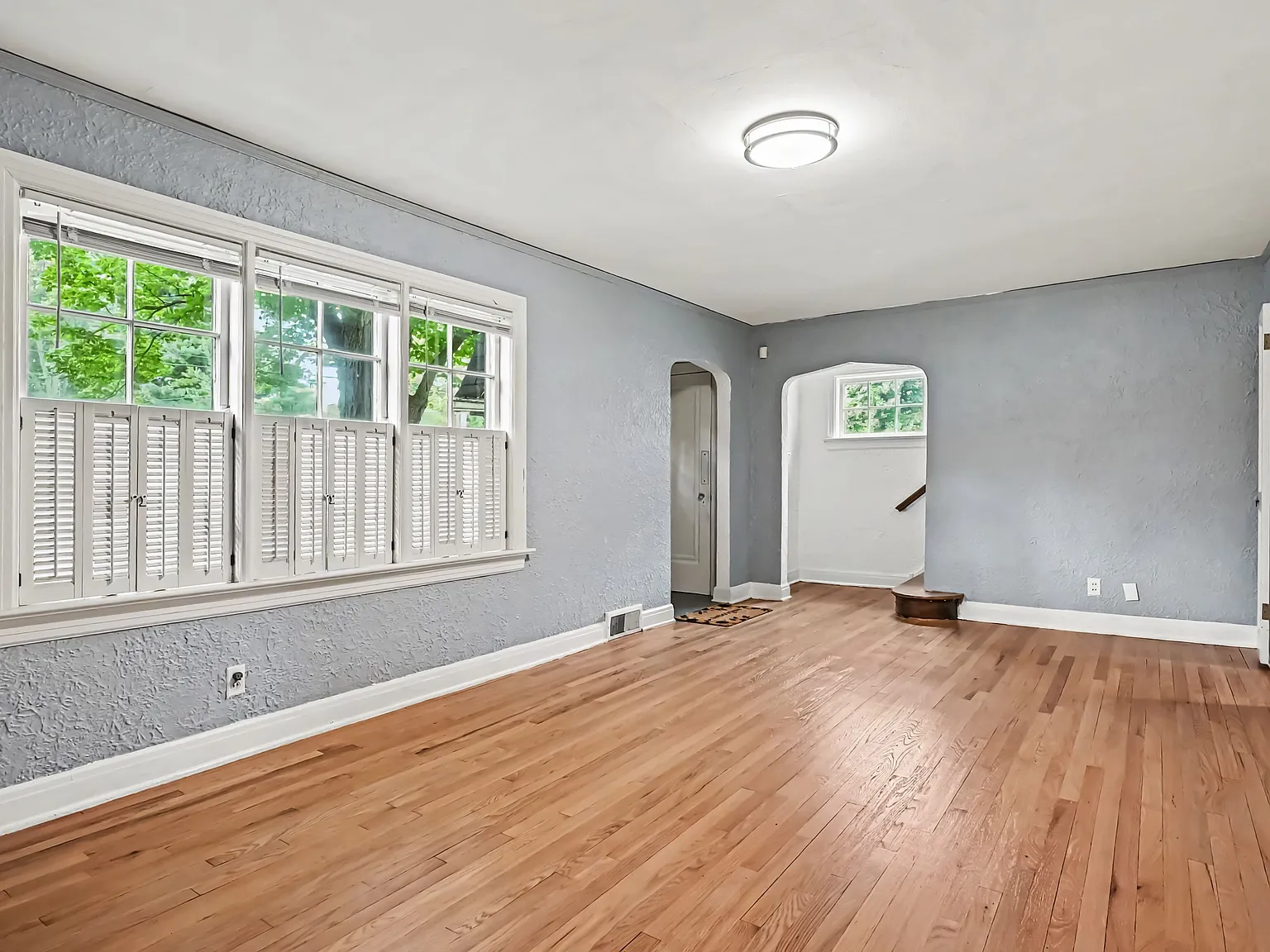 4 bed, 2.0 bath, 1864 sqft, $1,899 — Photo 3