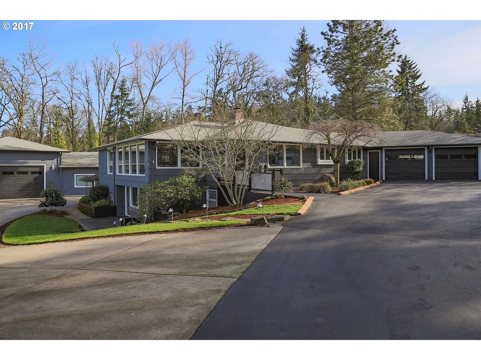 1995 Hawkins Ln photo 1