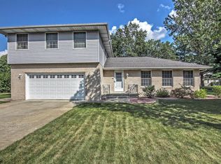 1737 Kapok St SW, Demotte, IN 46310