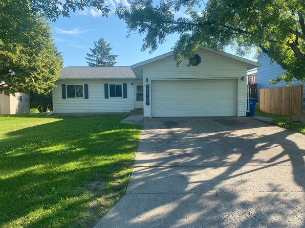 3314 Village Green Dr