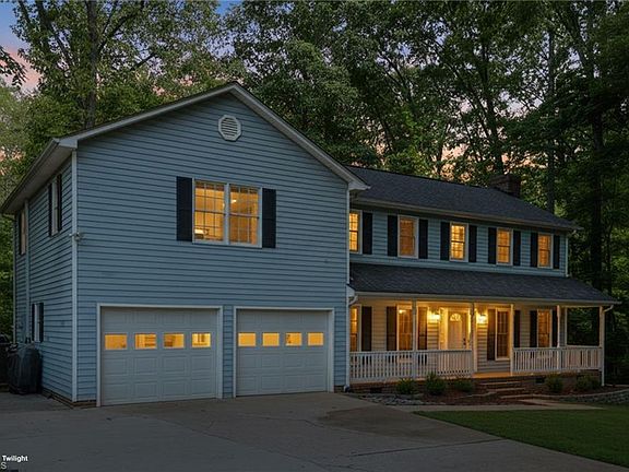 2nd image of 711 Woodsway Ct