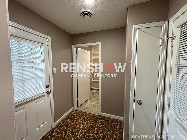 4348 Manor Haven Dr — Photo 8
