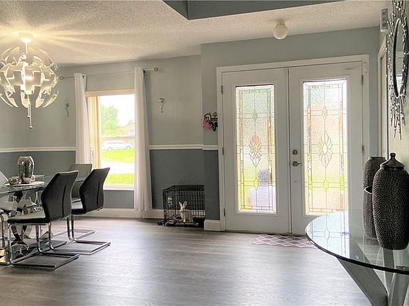 5th image of 992 Derbyshire Dr
