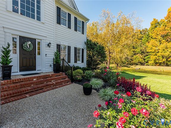 2nd image of 11925 Meadow Ridge Ter