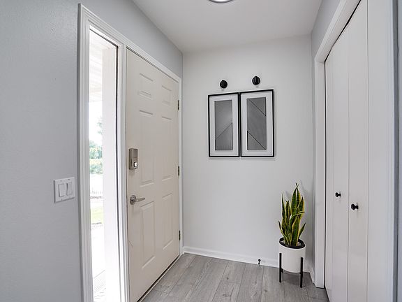4th image of 3226 Dorchester Way