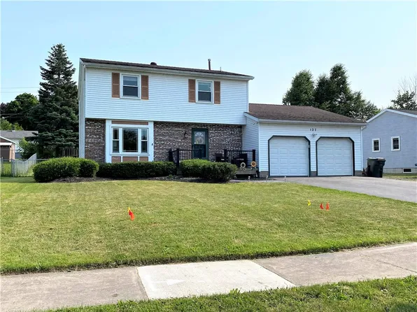 127 Raintree Ln, Hilton, NY 14468