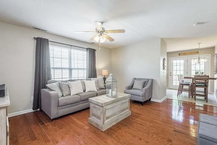 3 bed, 1350 sqft, $1,995 — Photo 4
