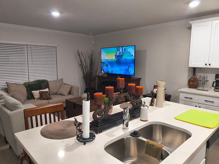 8 Unique Ct — Photo 17