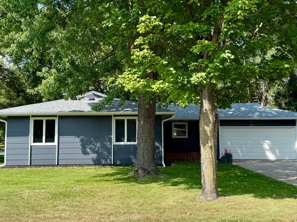 420 Livingston Ct, Northfield, MN 55057