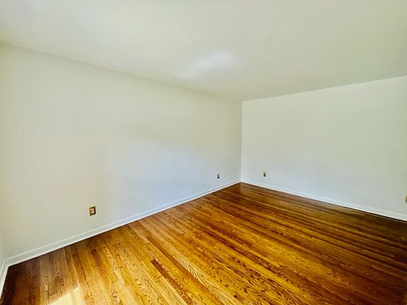4th image of 4017 Wexford Dr