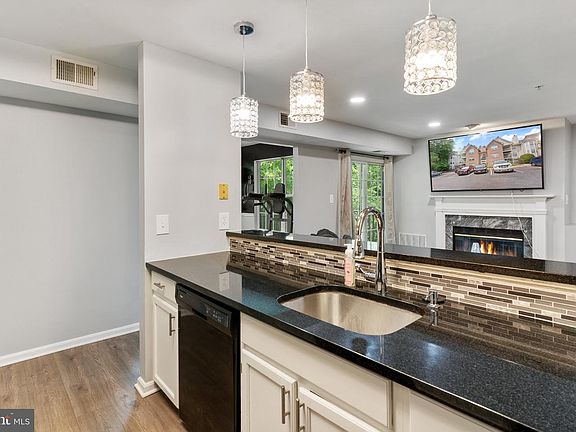 5th image of 9720 Lake Pointe Ct APT 204
