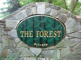 108 Oakwood Trl, Chester, CT 06412