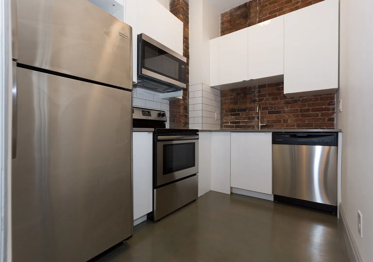 9/1/2027 Back Bay 2 bed/1.5 bath next to Berklee on Belvidere St for September 1st! Renovated, He... — Photo 1