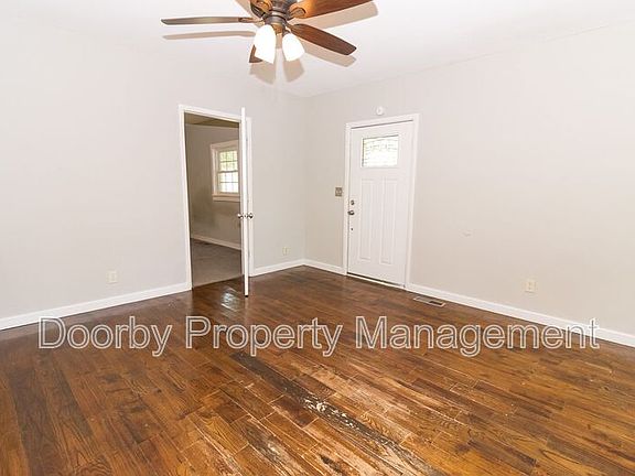 3rd image of 3498 Crompton St